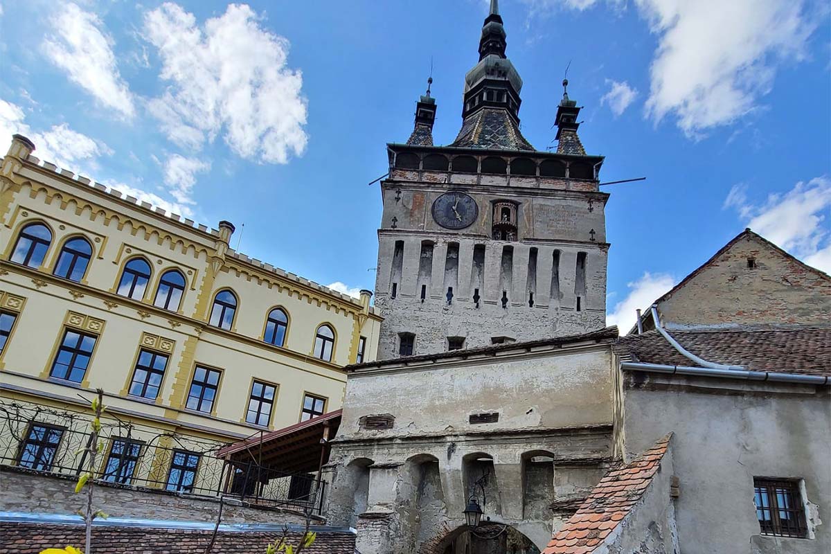 Sighișoara (în germană Schäsburg)