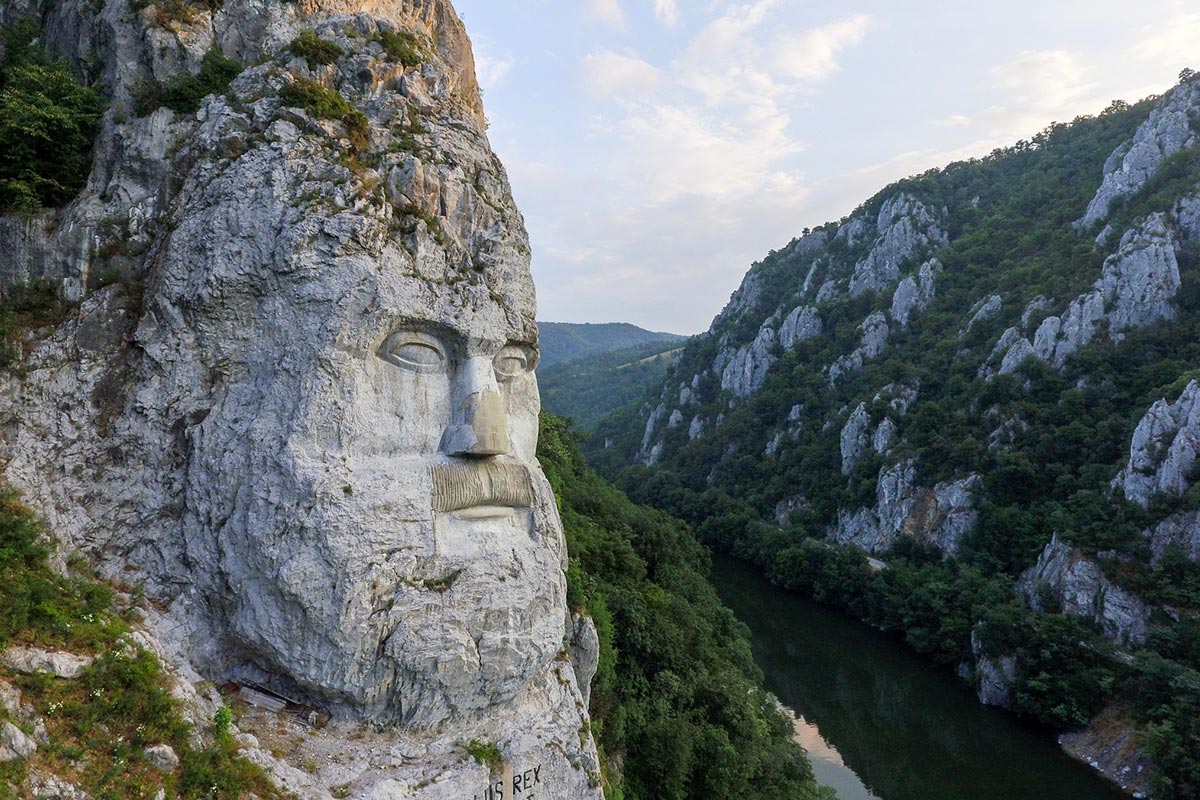 Statuia lui Decebal, Dubova