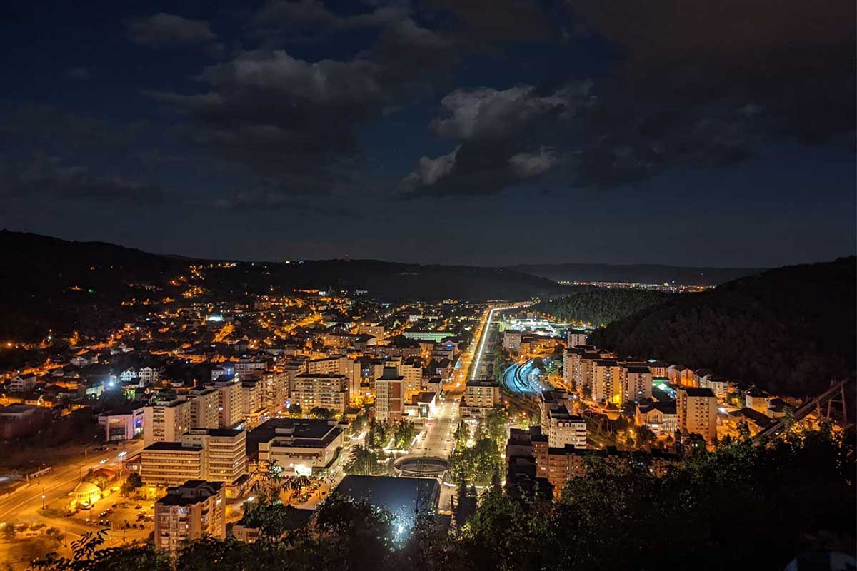 Reșița, Landkreis Caraș-Severin bei Nacht