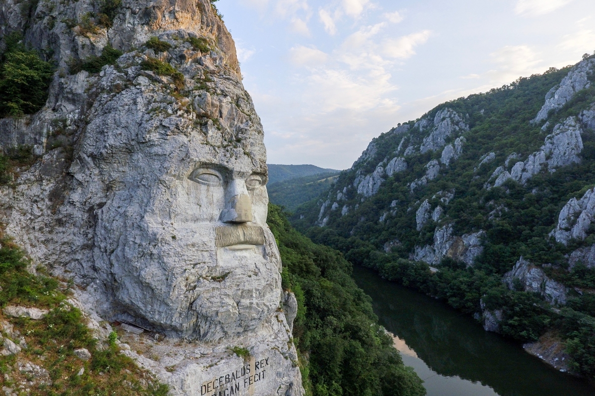 Statue of Decebal, Dubova county