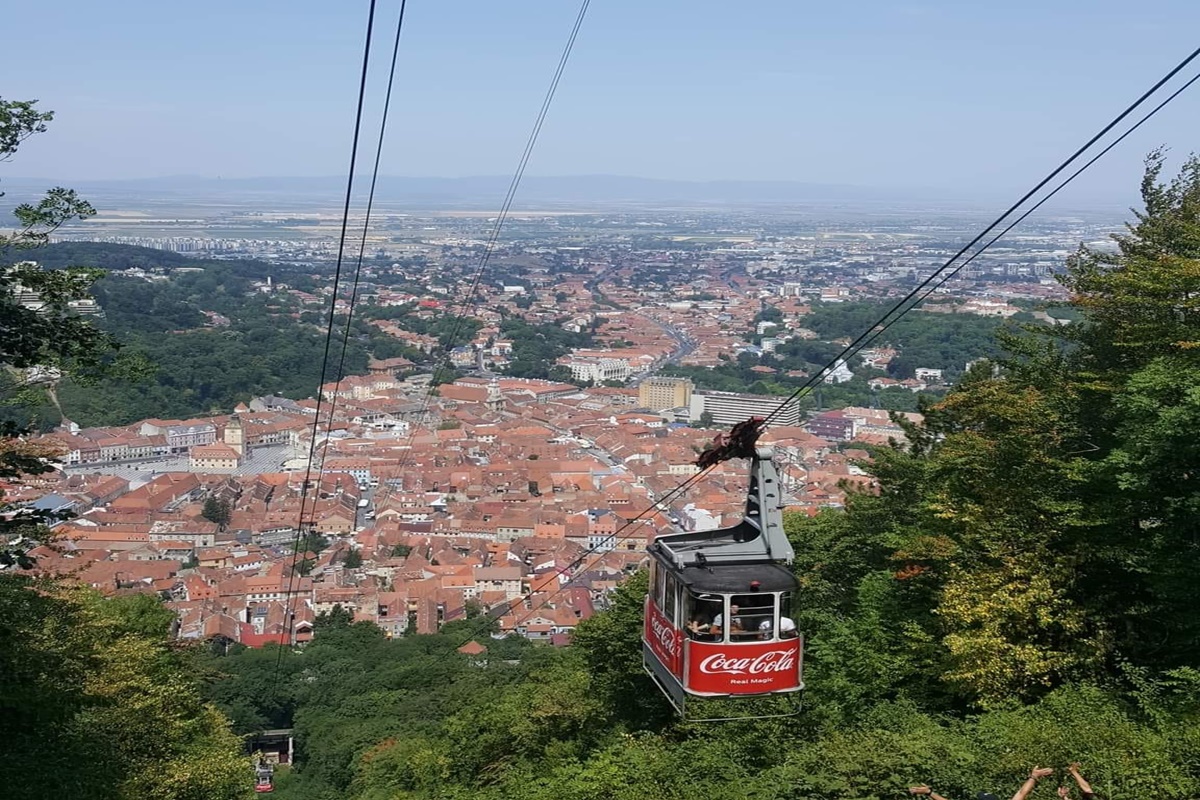 Peste acoperișurile Kronstadt (Brasov)