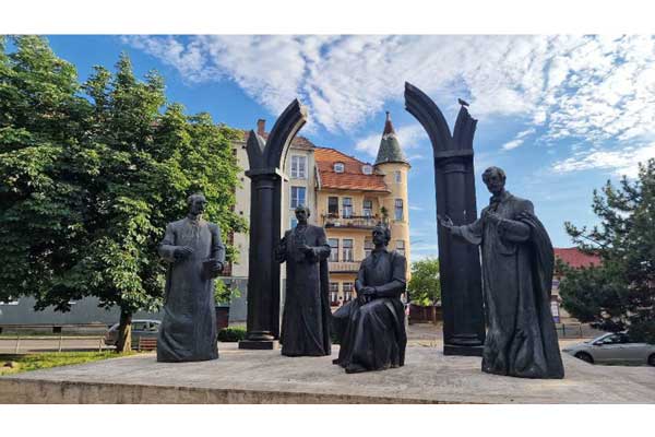 Targu Mures | Grupul statuar al Scolii Ardelene