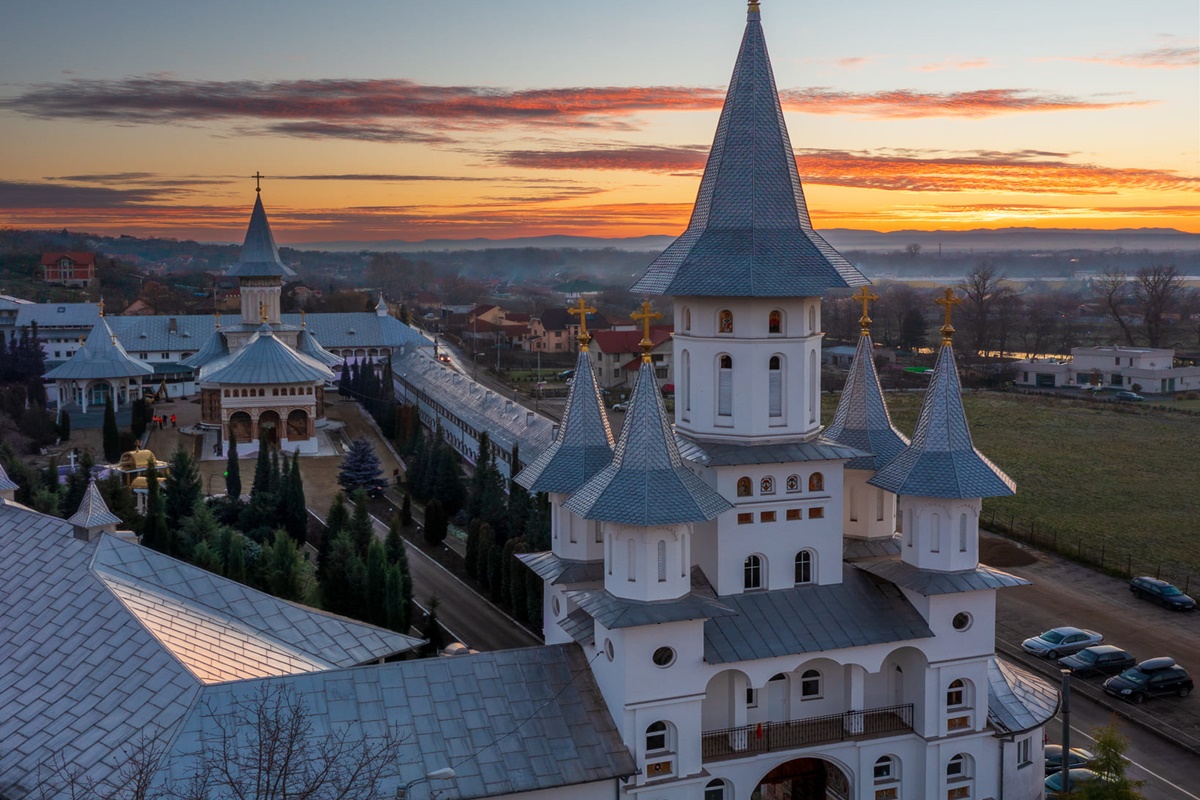 Manastirea Sfintei Cruci, Oradea