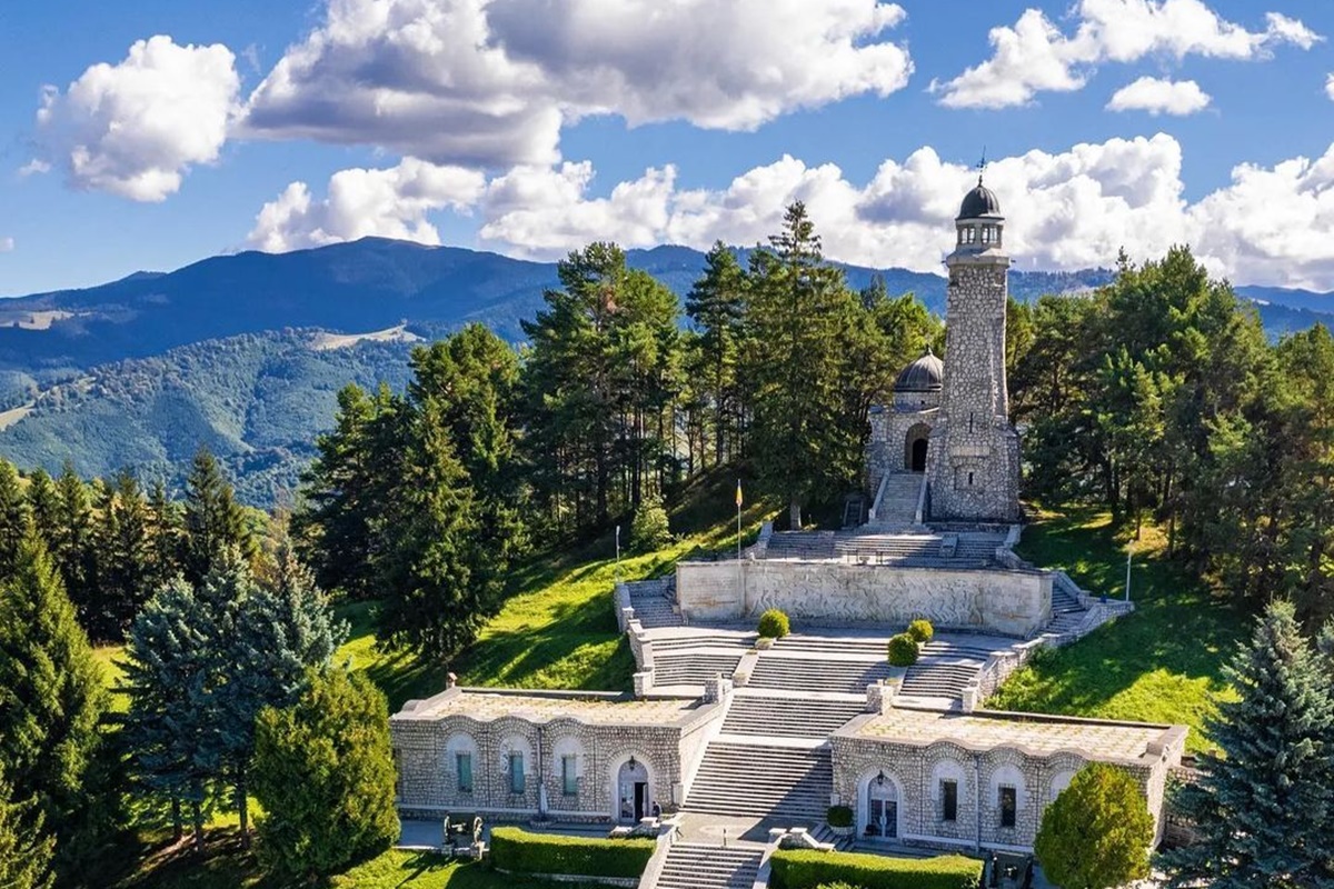 Mausoleul de la Mateias, Landkreis Arges