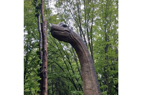 Dinozauri în Dino Parc Râșnov (în germană Rosenau), județul Brașov