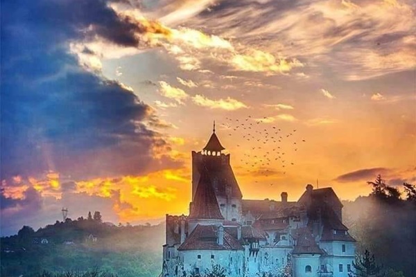 Burg Bran / Die Törzburg in Abendstimmung