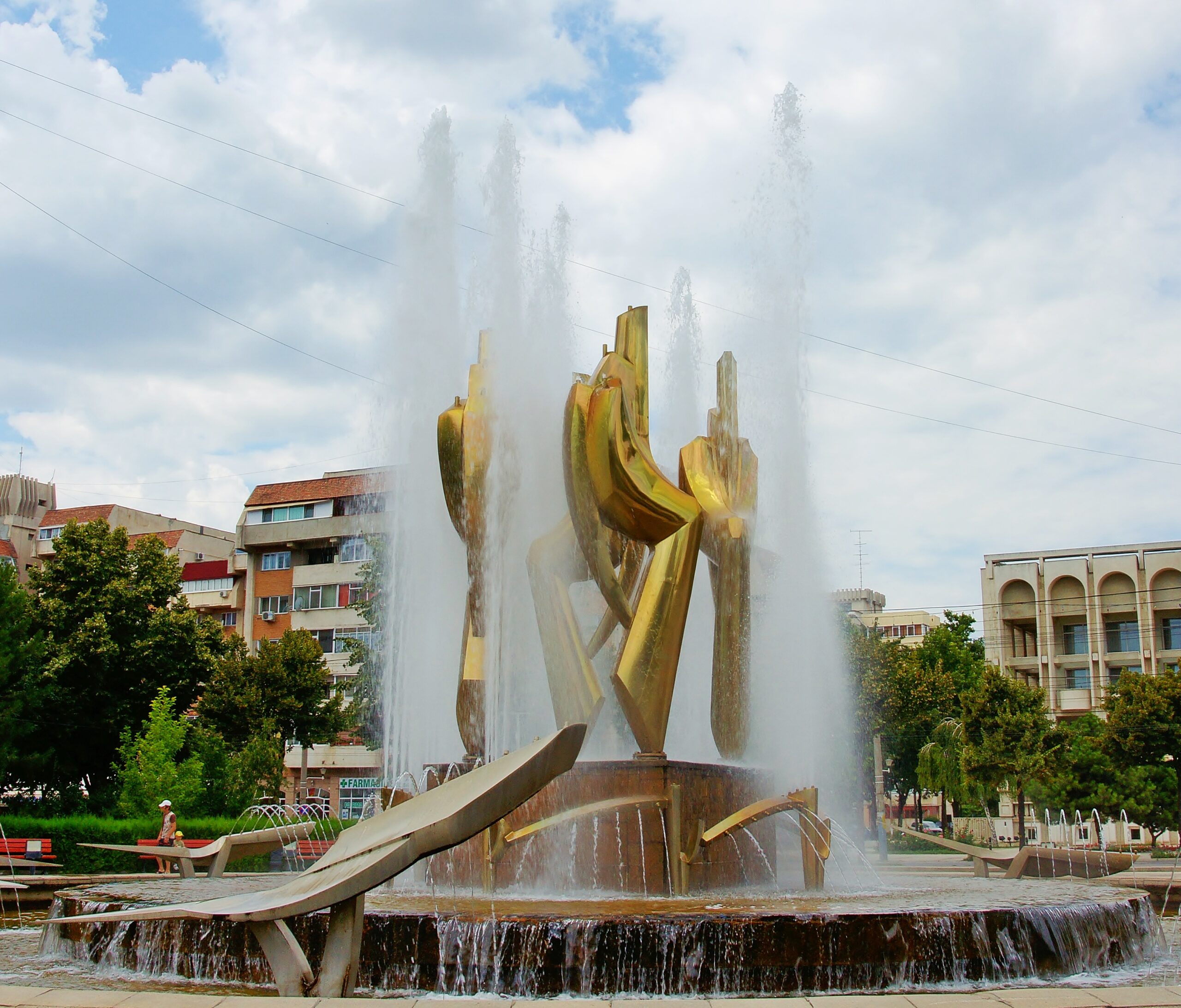 Fountain_in_Braila_Romania_-_Fantana_arteziana_din_Braila_-_panoramio-scaled