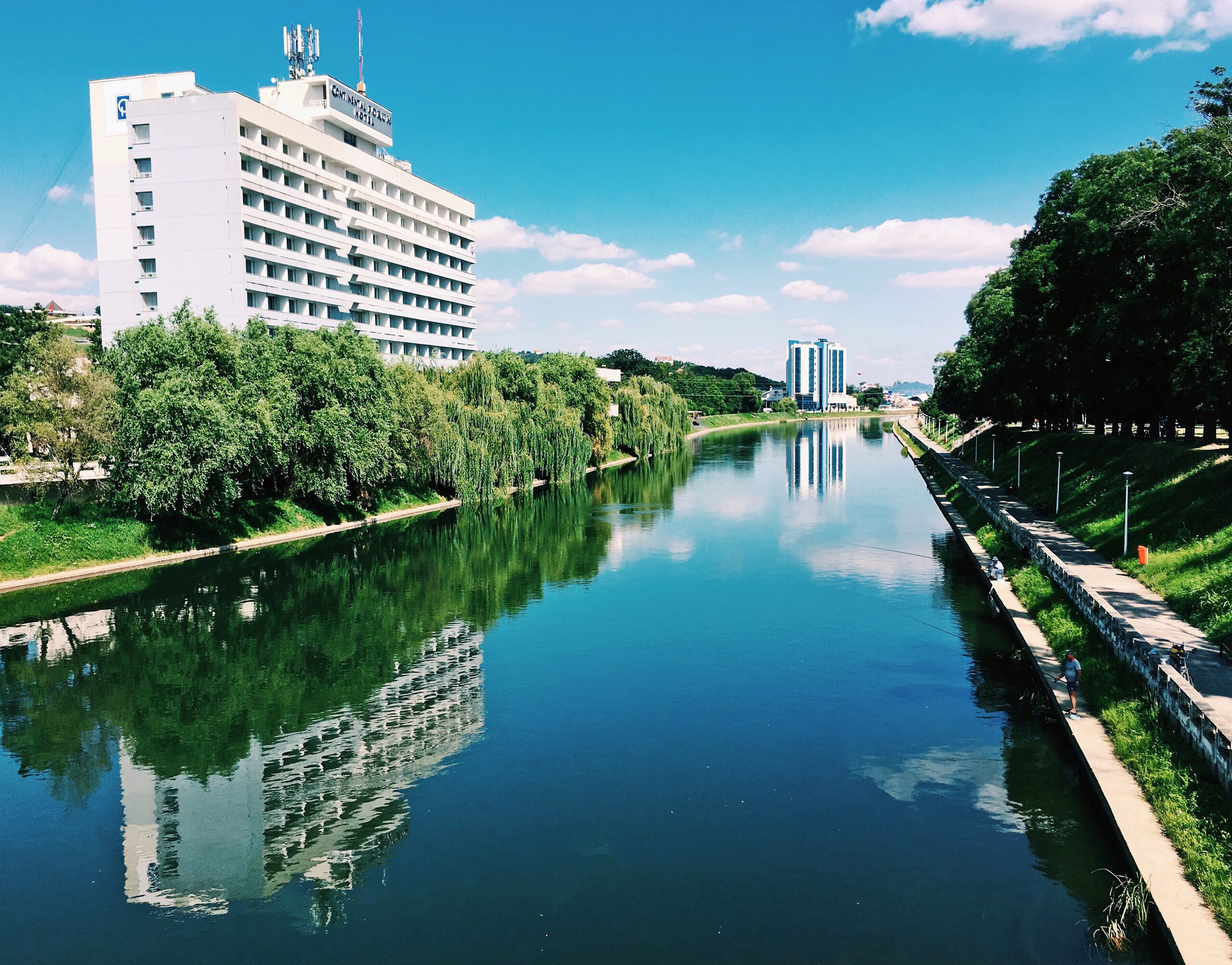 Crisul_Repede_si_Hotel_Continental-scaled