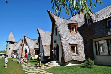 Castelul de Lut din Valea Zanelor