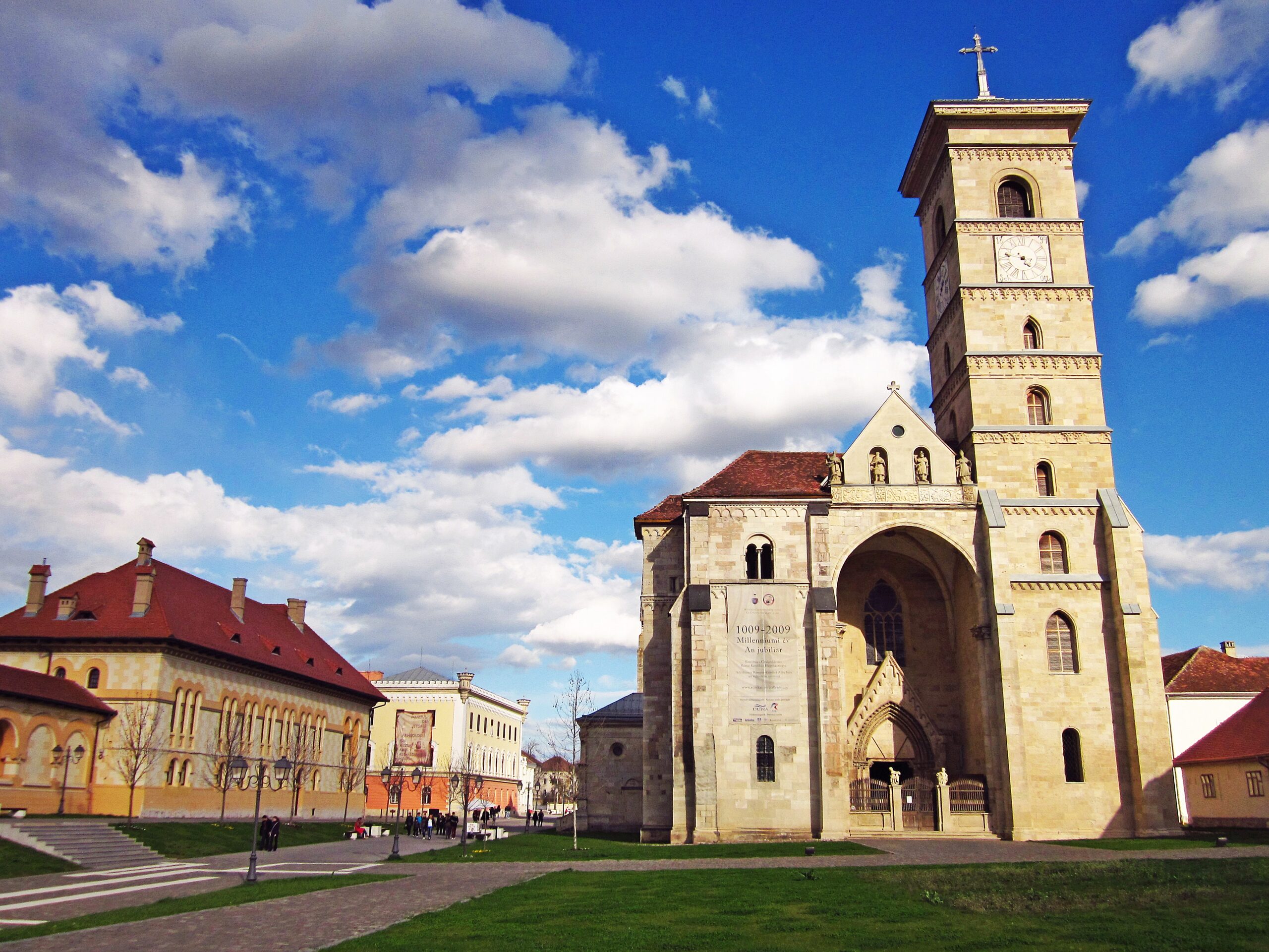 Alba_Iulia_Catedrala_Sf.Mihail-scaled