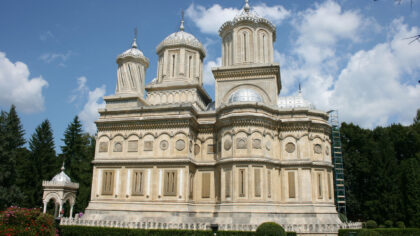 Curtea-de-Arges1-1-420x236