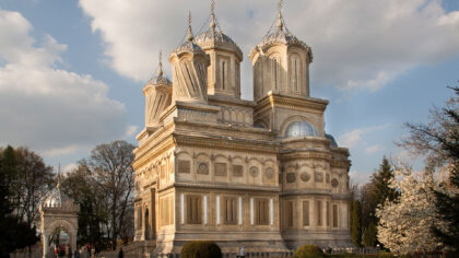 Curtea-de-Arges3-420x236