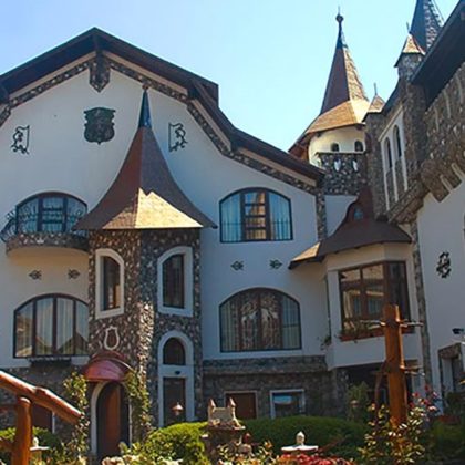 Recomandarile noastre: <br> Castelul Printul Vanator <br> Cluj Napoca
