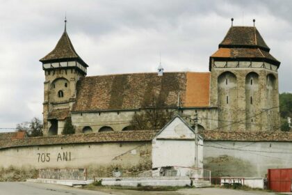 Fortified Church Valea Viilor <br>(75 km | 1 h 15 min.*)
