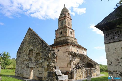 Biserica-densus-1