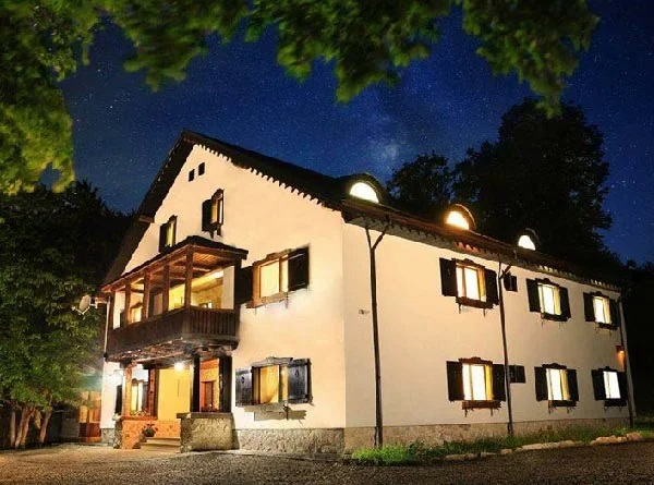 cabana-izvoranu-prev