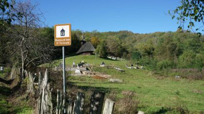 Biserica-de-lemn-TROAS-2-420x236