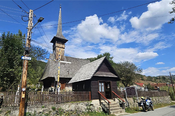 Holzkirche 'Sfintii Trei Ierarhi' | Goiești, Landkreis Alba
