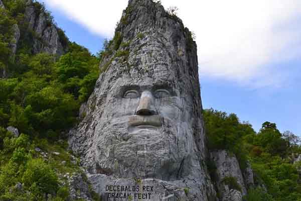Die Statue des Decebalus | Stadt Drobeta-Turnu Severin, Landkreis Mehedinți